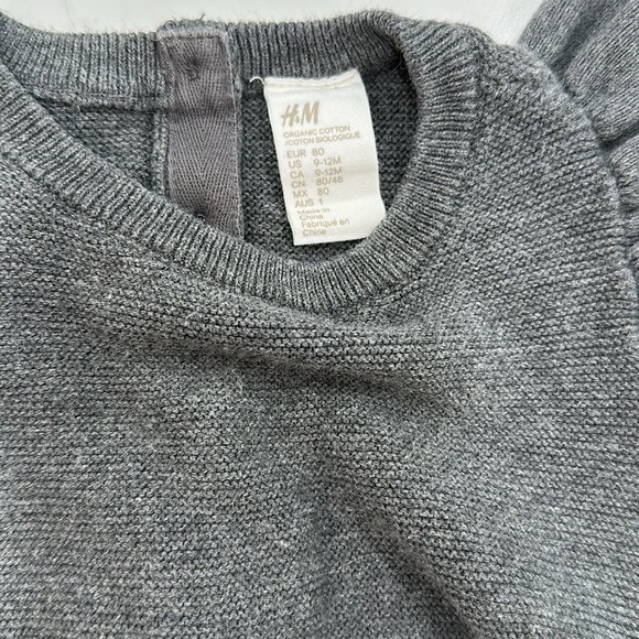 H&M organic cotton, cute onesies color gray. Size 9-12M. Very good condition. - Picture 3 of 4